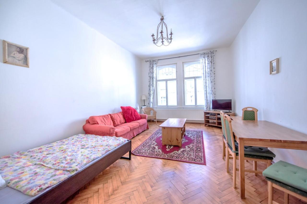 Apartments Vezenska Prague Luaran gambar