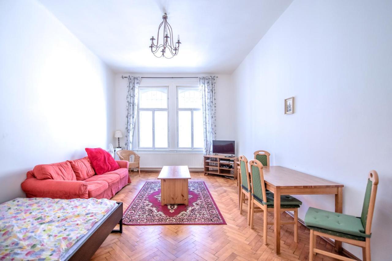 Apartments Vezenska Prague Luaran gambar