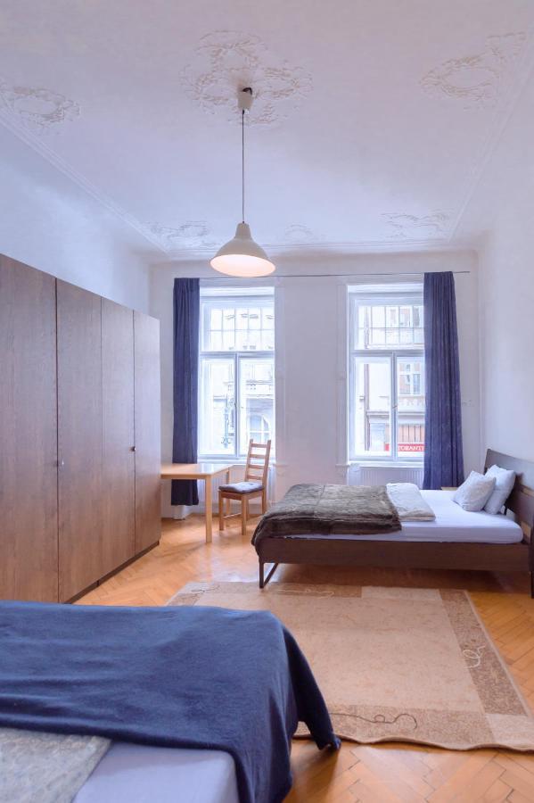 Apartments Vezenska Prague Luaran gambar