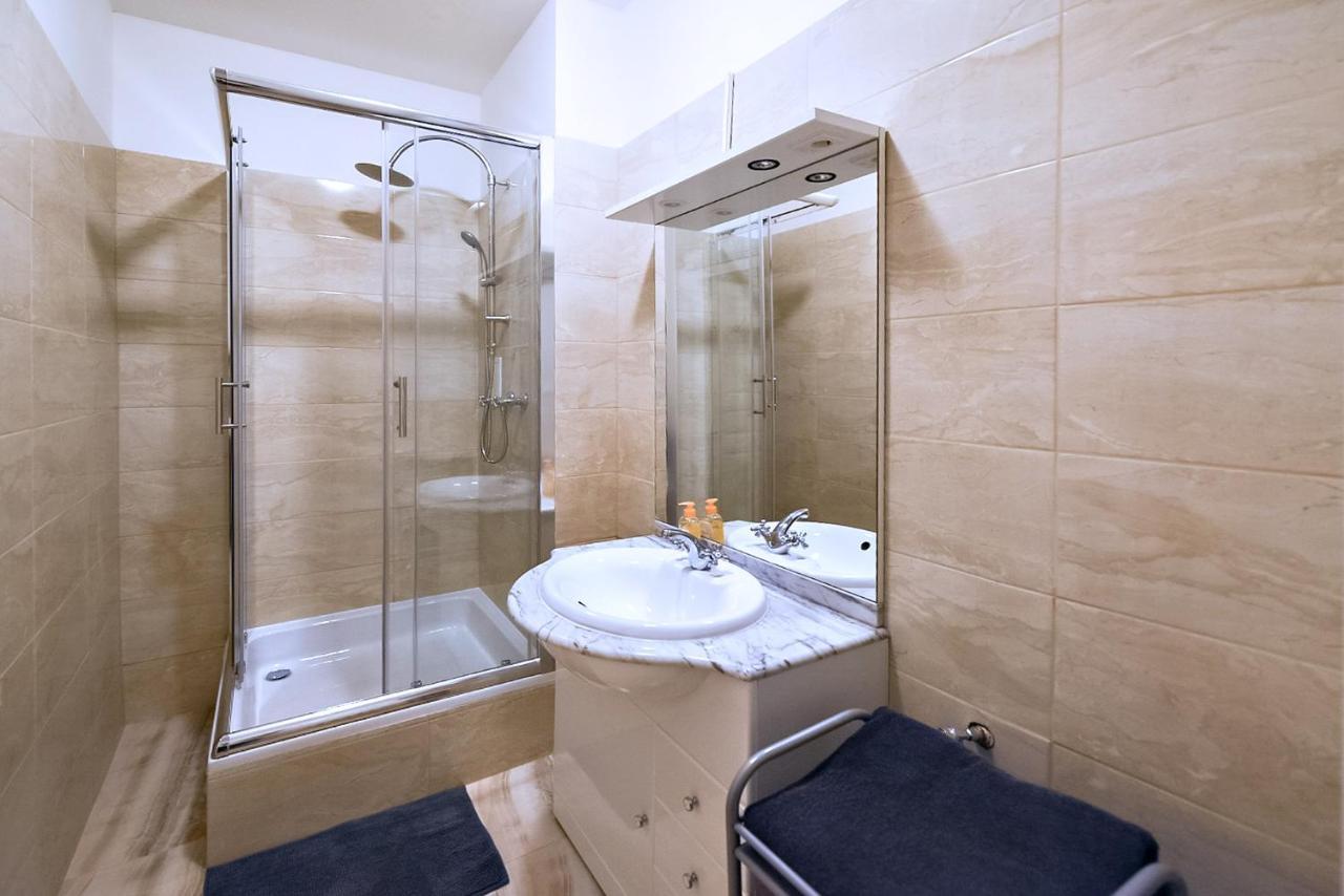 Apartments Vezenska Prague Luaran gambar
