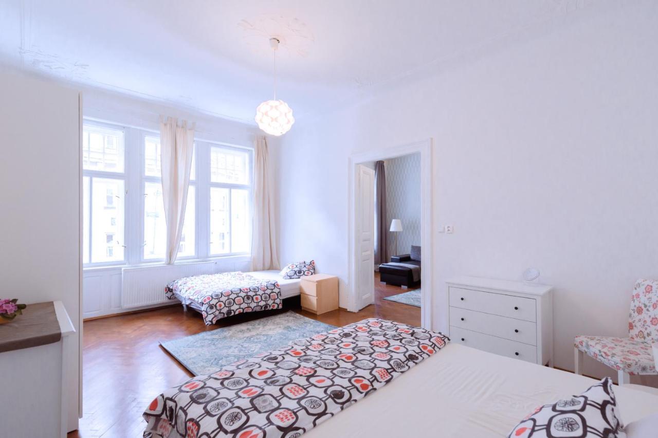 Apartments Vezenska Prague Luaran gambar