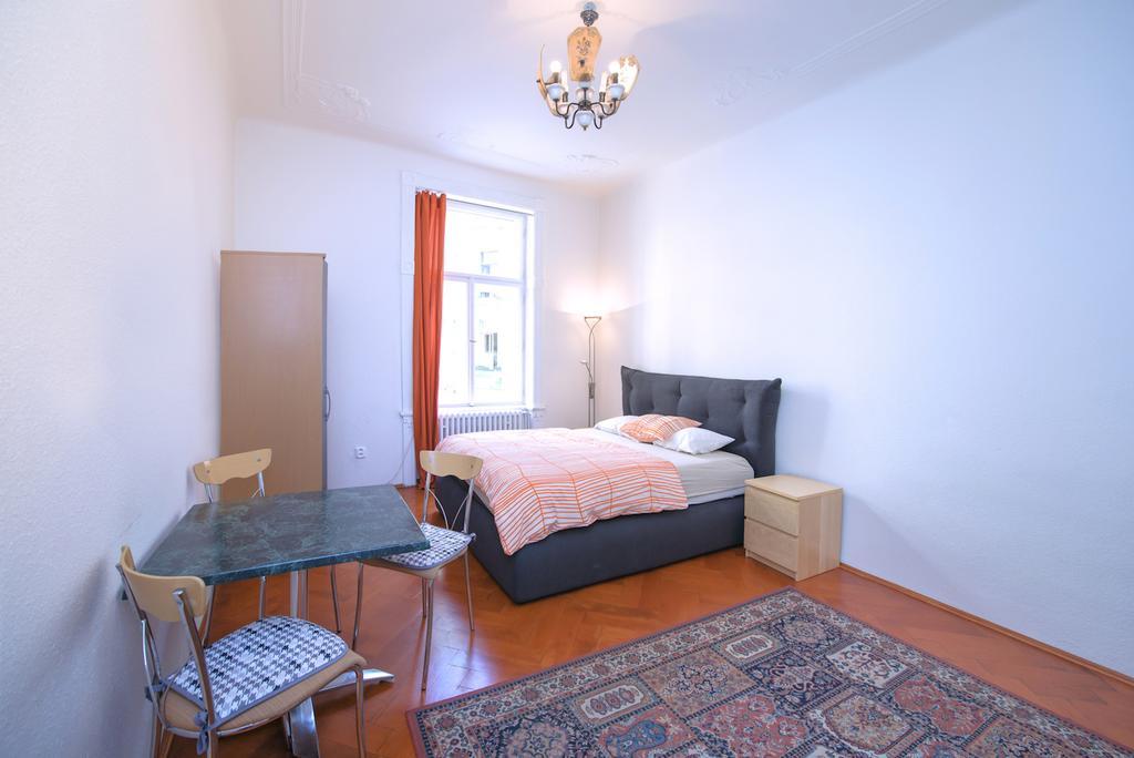 Apartments Vezenska Prague Luaran gambar