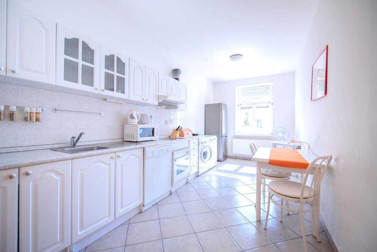 Apartments Vezenska Prague Luaran gambar